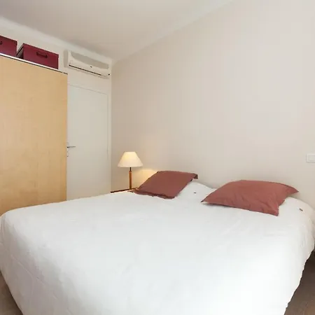 2-br In Center Apartment *