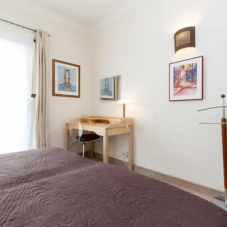 2-br In Center Apartment *